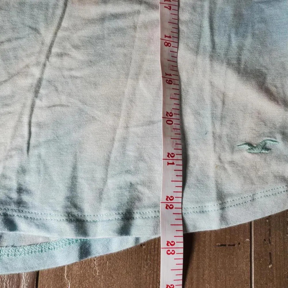 Hollister Must-Have Collection Blue Tie-Dye V-Neck Tee Size Small - Picture 10 of 11